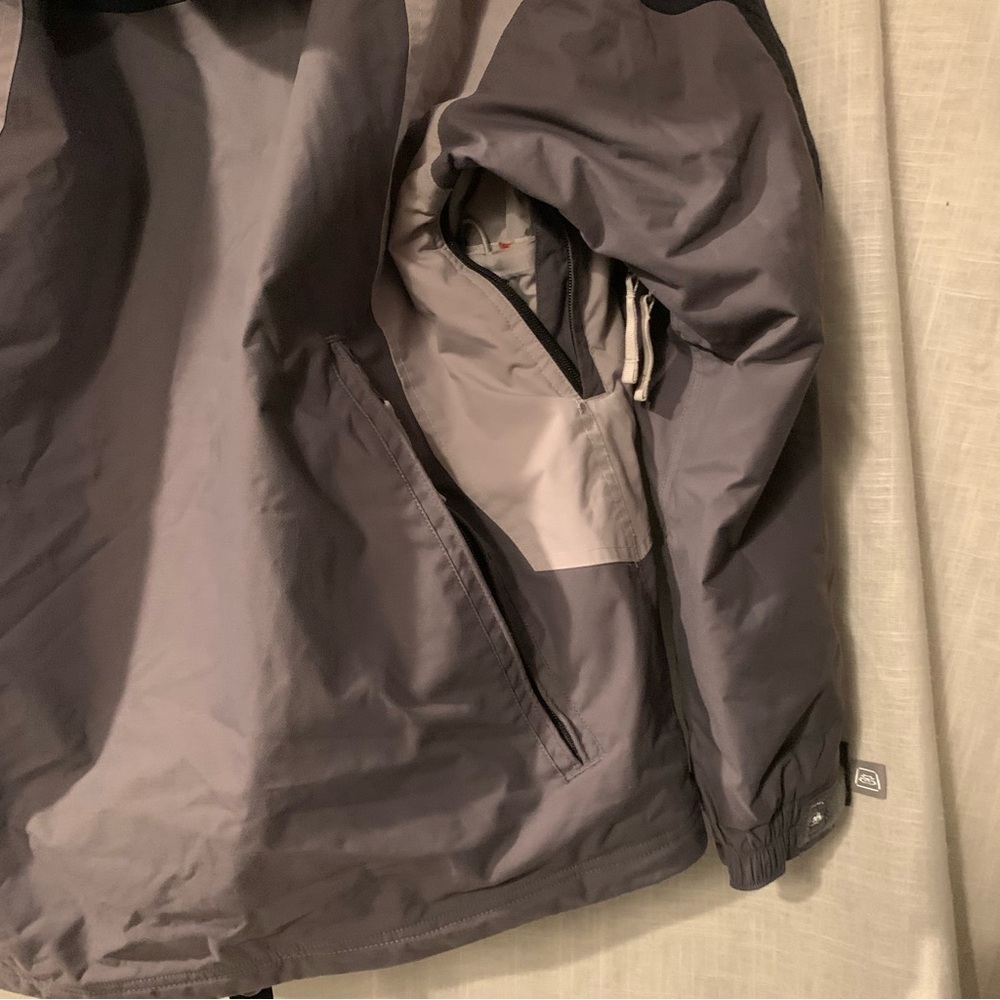 686 jacket - Picture 13 of 15